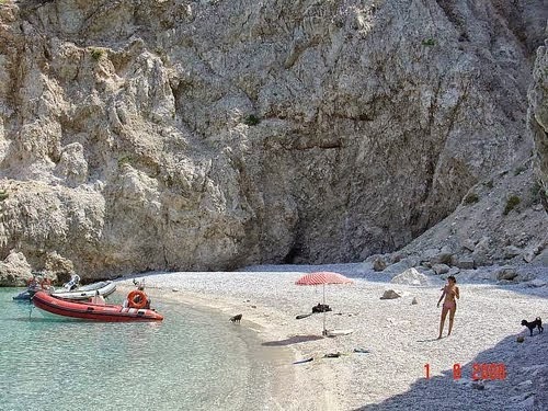 Πρόταση για παραλία γυμνιστών στο Δήμο Λουτρακίου