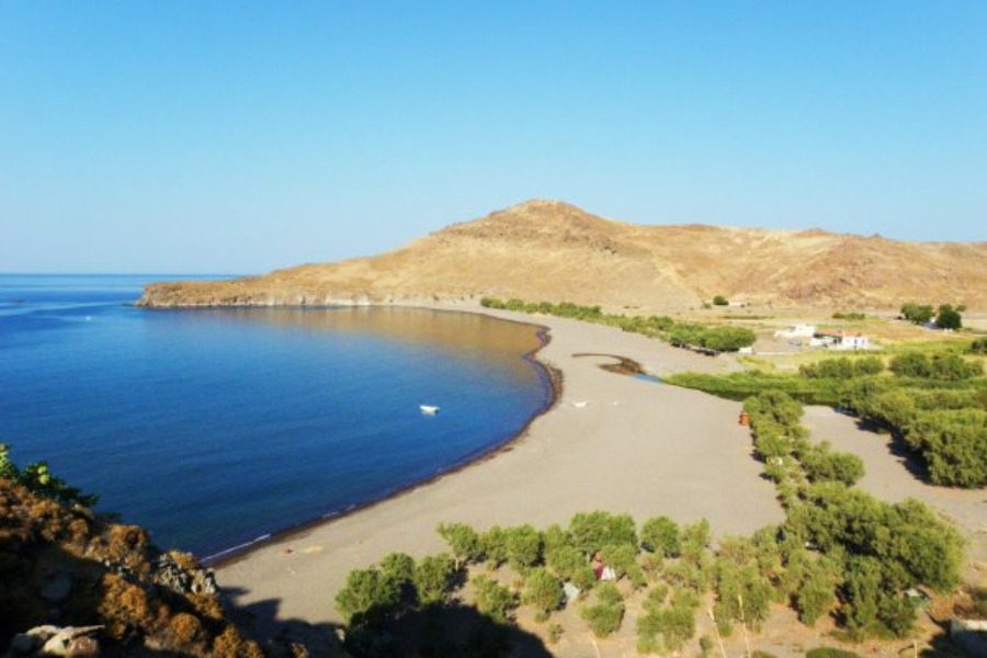 Γενική άποψη παραλίας Χρούσου στον Μεσότοπο Δυτικής Λέσβου