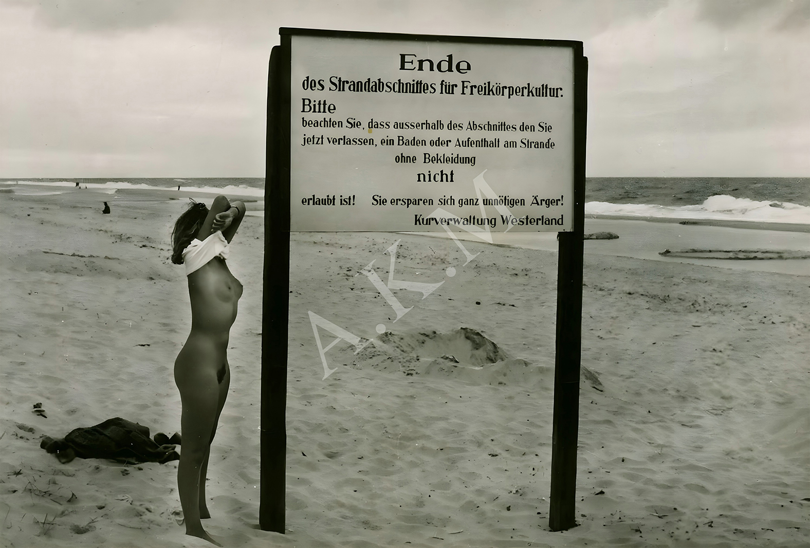 Aμμώδης ακτή γυμνιστών στη δυτική πλευρά του νησιού Συλτ στη Βόρειο Θάλασσα με το όνομα "Αβυσσηνία" από το 1920!